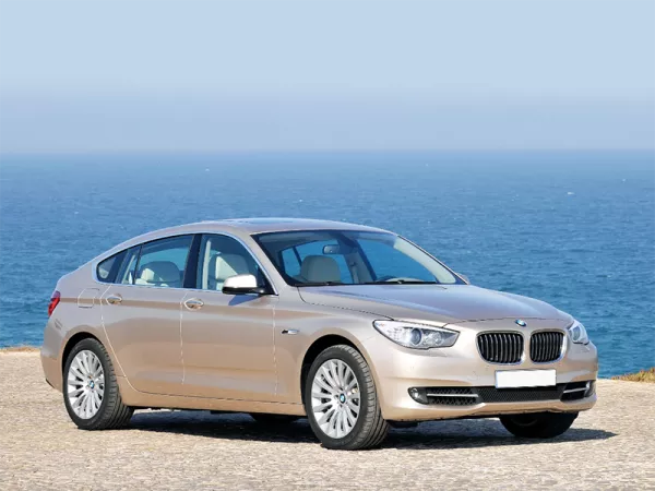 Dịch vụ thay Kính chắn gió xe BMW 528i tận nơi